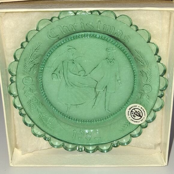1982 Pairpoint Christmas Cup Plate Victorian Couple Skating Green - Picture 3 of 3